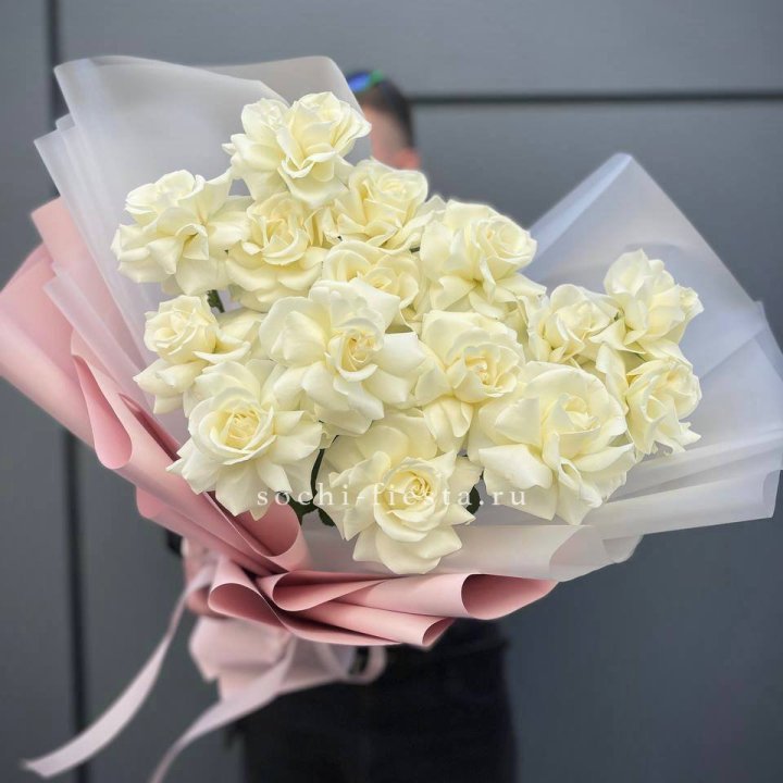 Букет из 15 французских роз Вайт дрим в Барнауле