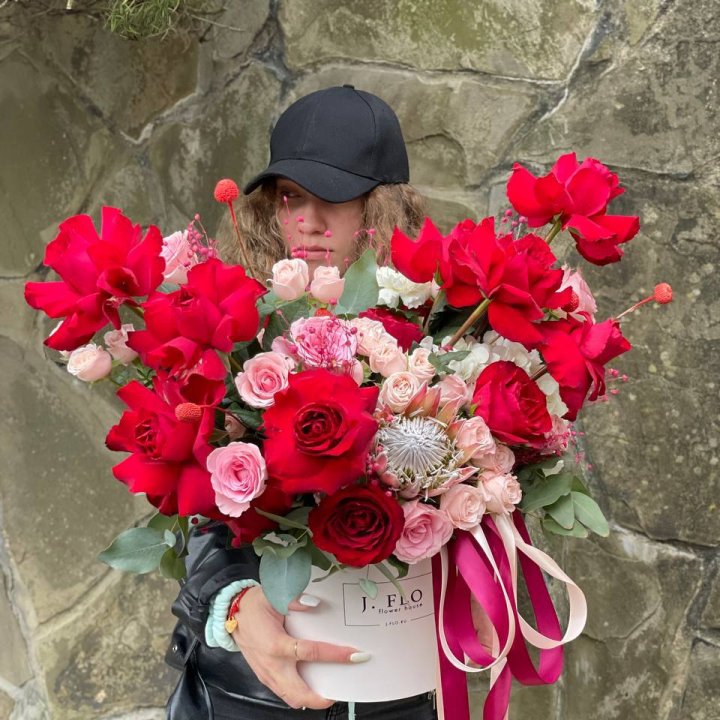 Яркий бокс "Для неё" в Барнауле