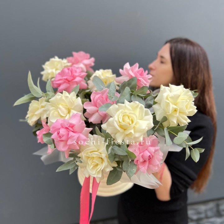 Зефирный бокс из 17 французских роз микс в Барнауле