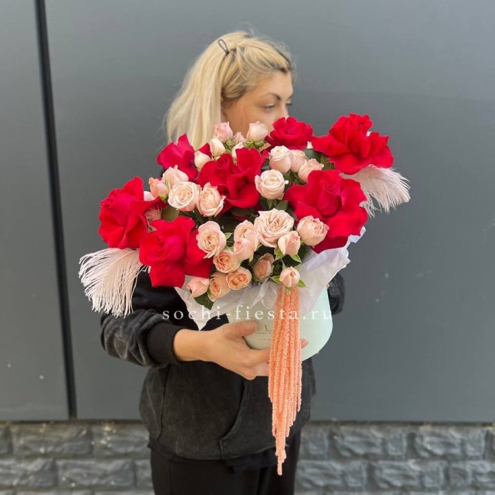 Бокс с нежными розами  в Барнауле