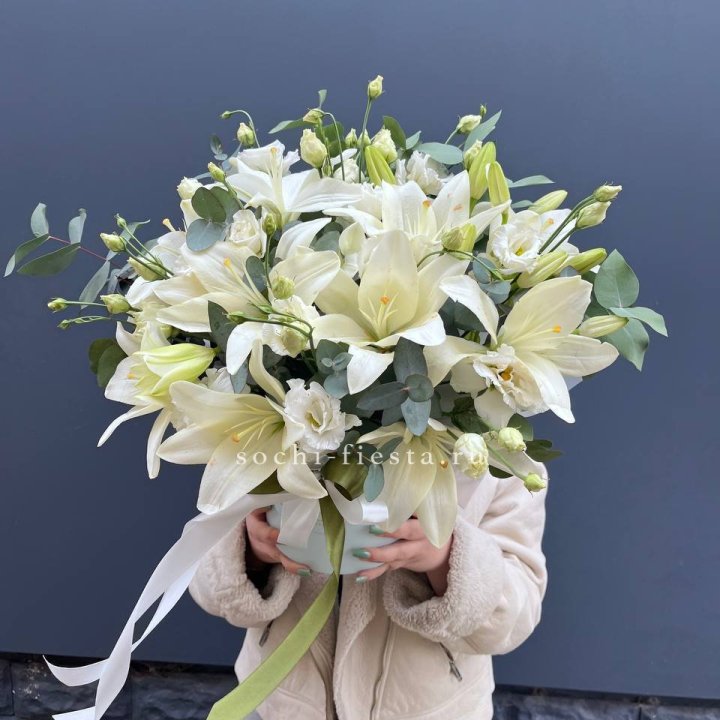 Бокс лилий и эустомы в Барнауле