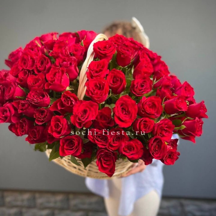 121 красная роза в корзине   в Барнауле