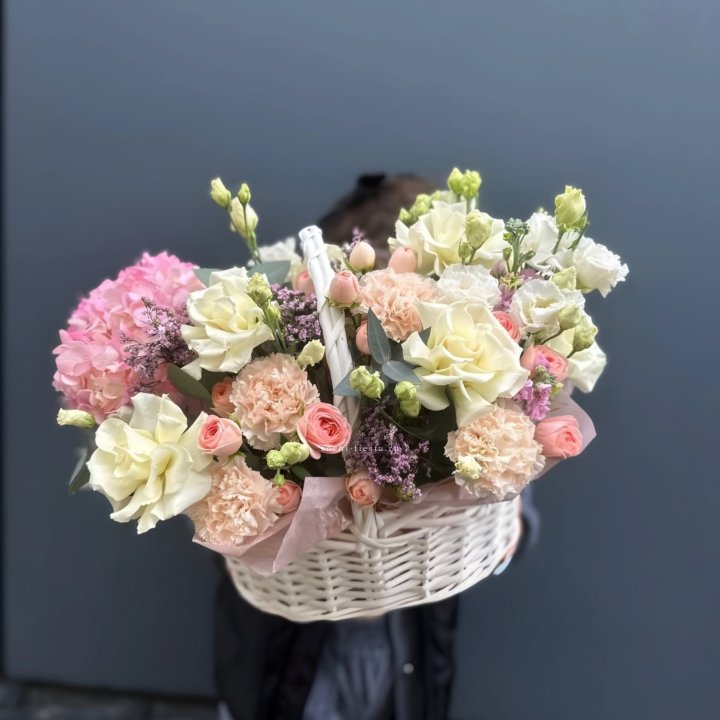 Цветочная корзина "Софтнес" в Барнауле