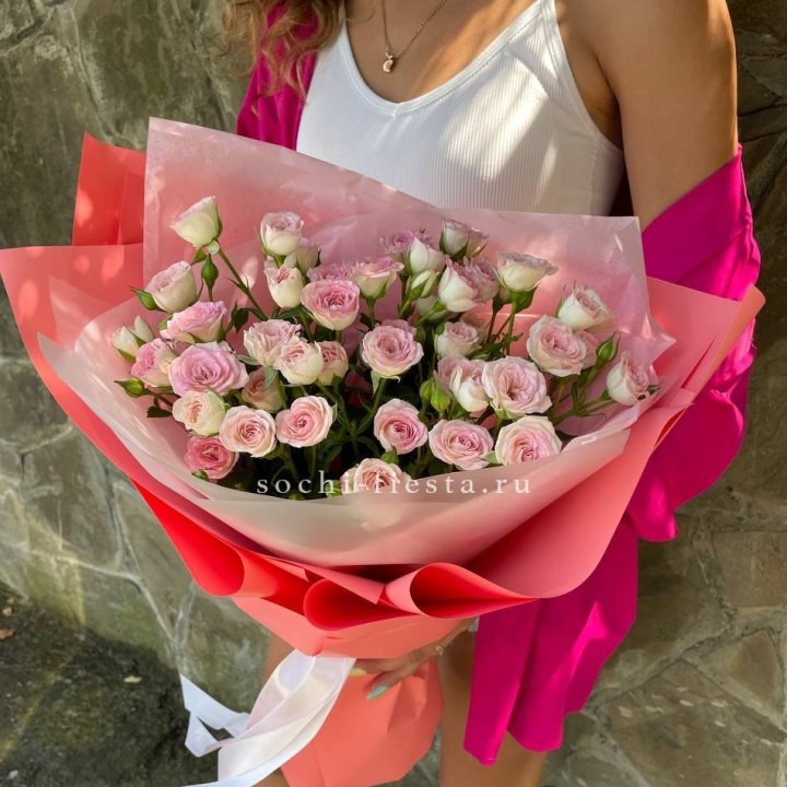 Розовые кустовые розы в Барнауле