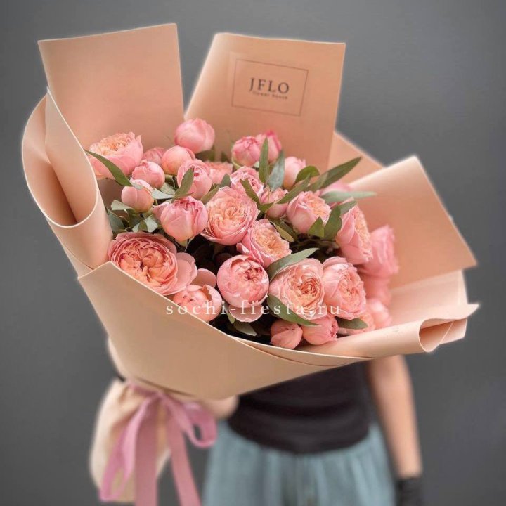 Букет из 9 кустовых роз Джульетта в Барнауле