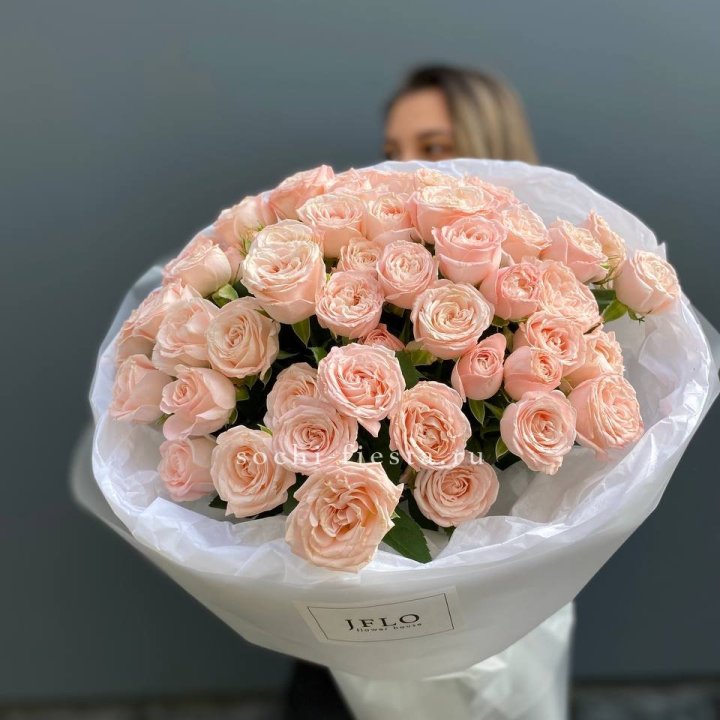 Букет кустовых роз Бомбастик в Барнауле