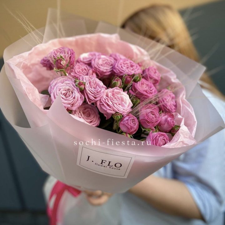 Пионовидные розы Мадам Бомбастик Pink в Барнауле