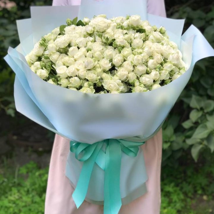 51 белая кустовая роза в Барнауле