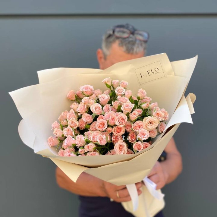 Кустовые розы леди в Барнауле