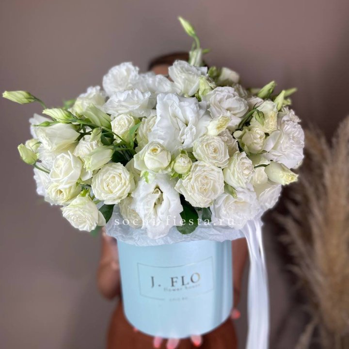 Бокс кустовых роз и эустомы  в Барнауле