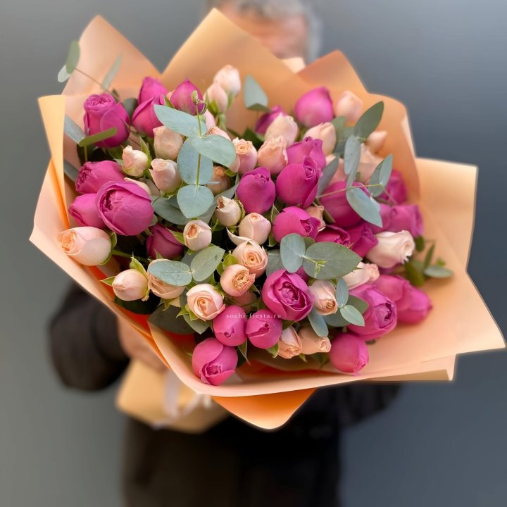 Букет кустовых роз Тендернес в Барнауле