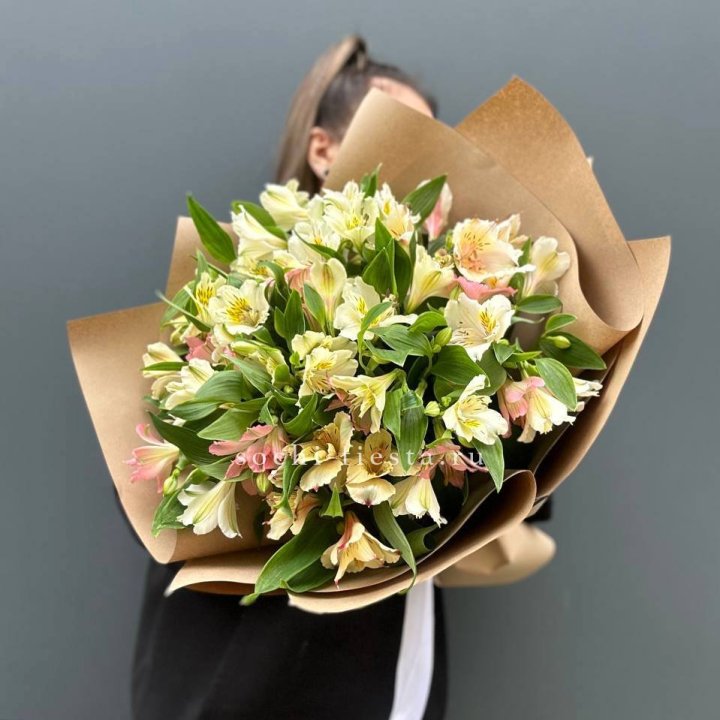 Букет альстромерий в крафте в Барнауле