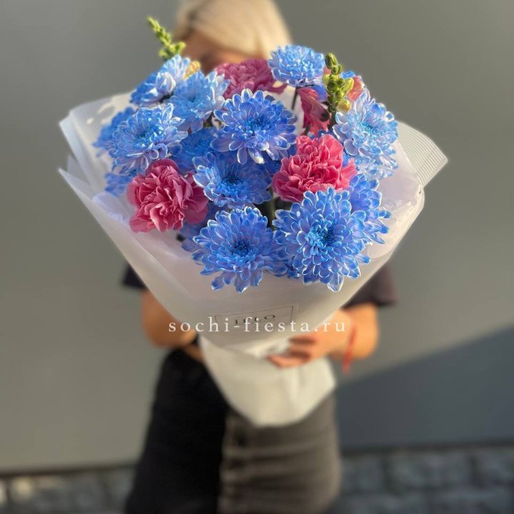 Букет сборный с хризантемой в Барнауле