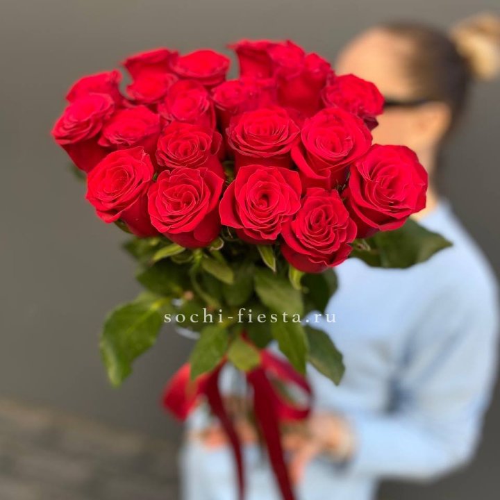 19 красных роз в Барнауле
