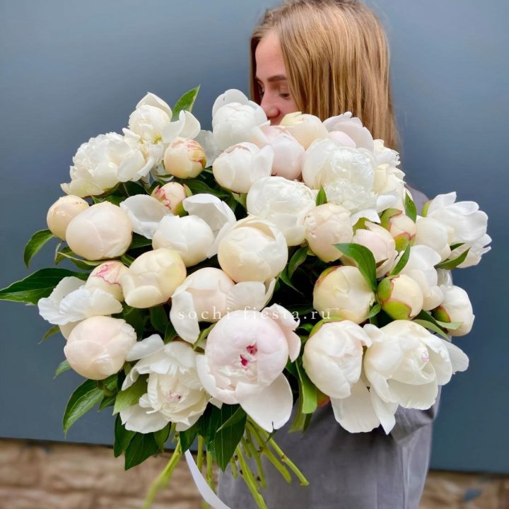 Охапка пионов в Барнауле