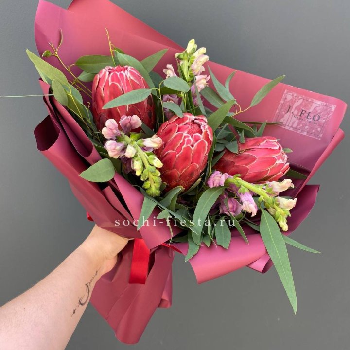 Букет из протеи "Квин" в Барнауле