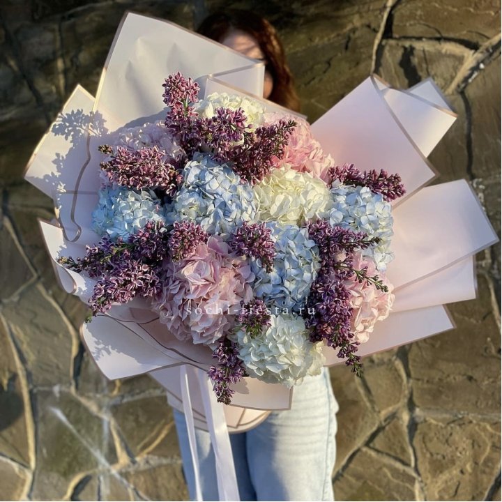 Букет гортензии с сиренью в Барнауле