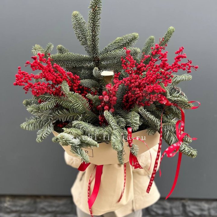 Букет нобилиса и ягод в Барнауле