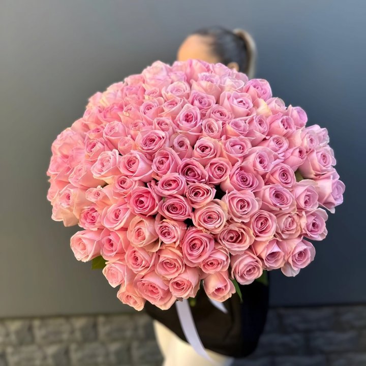 Охапка из 101 розовой розы в Барнауле