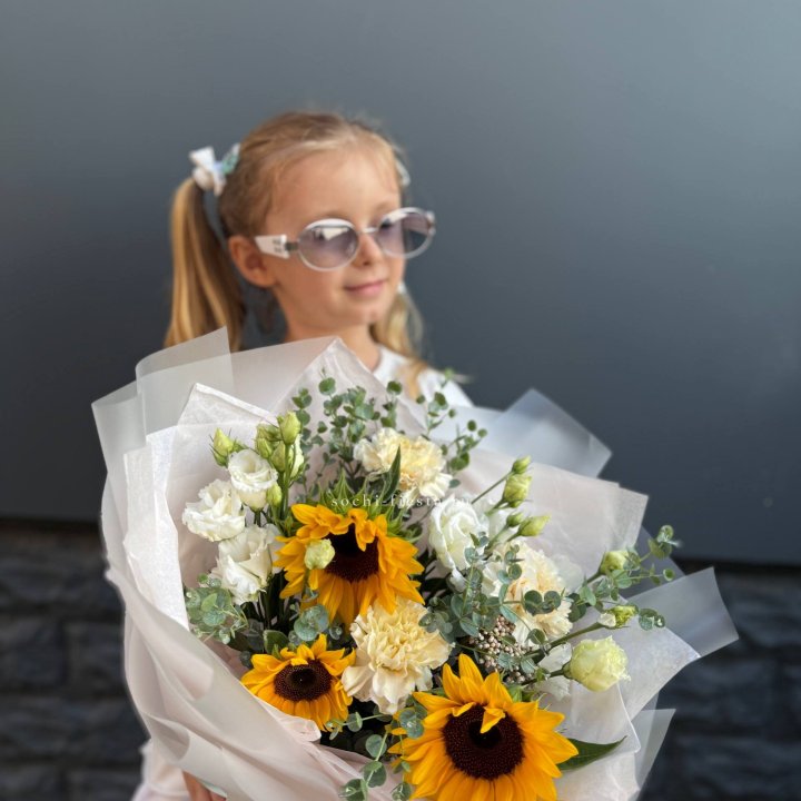  Букет  из стойких цветов с подсолнухами в Барнауле