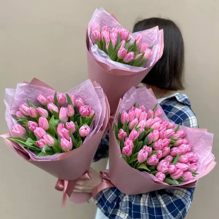 Букет розовых тюльпанов в Барнауле
