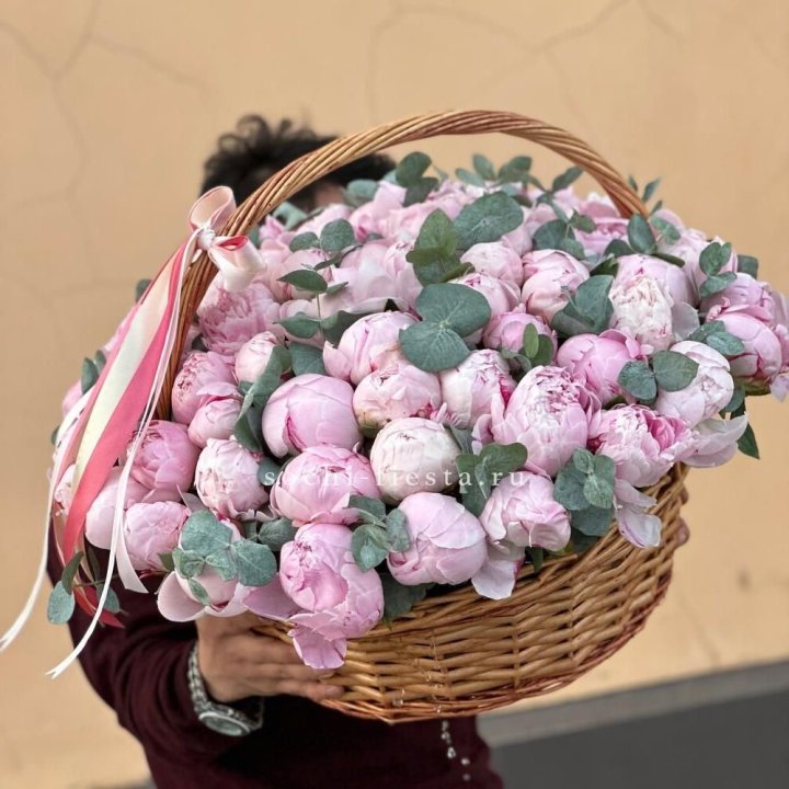 Корзина пионов "75" в Барнауле