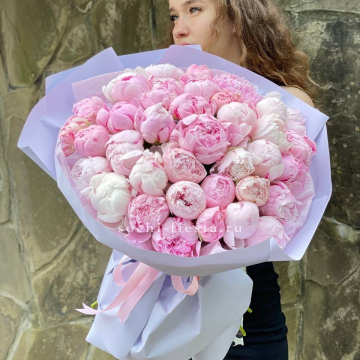 39 нежных пионов в Барнауле
