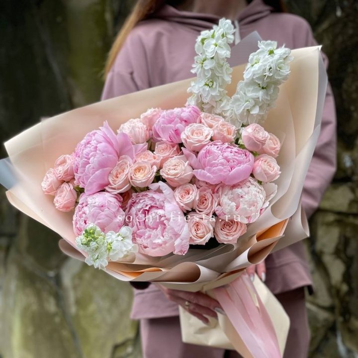 Букет с пионами №1 в Барнауле