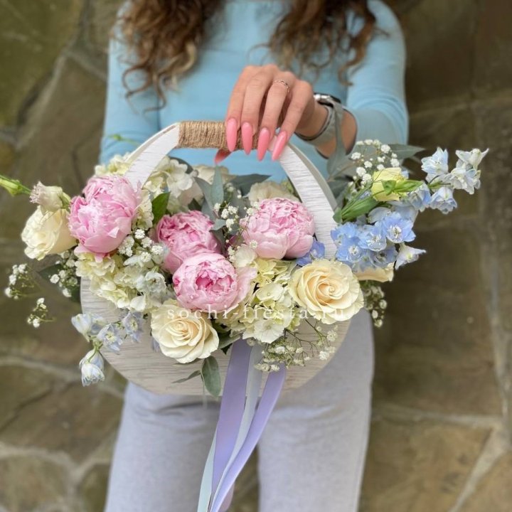 Ящик с пионами в Барнауле