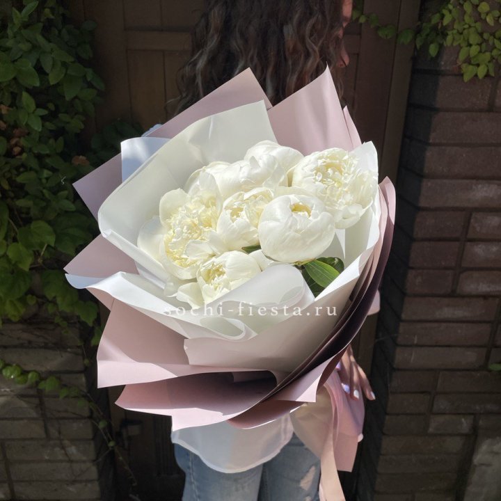 9 белоснежных пионов в Барнауле