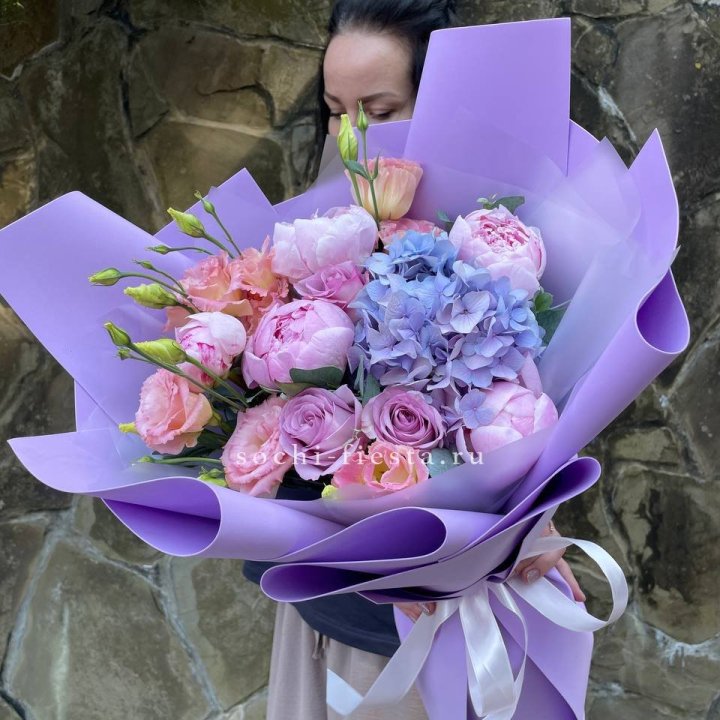 Букет с пионами "Блю логан" в Барнауле