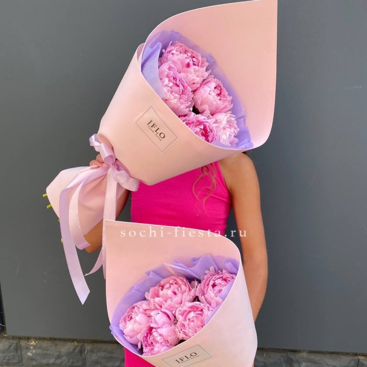 Букет из 5 пионов в Барнауле