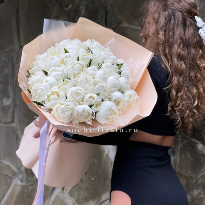 35 белых пион в Барнауле