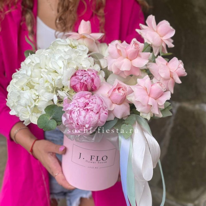 Цилиндр с пионами "Алисия" в Барнауле