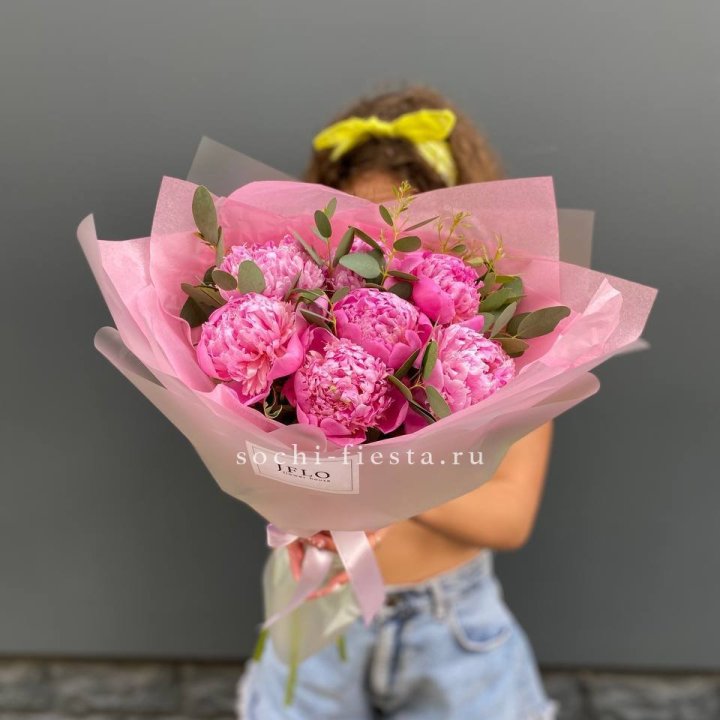 7 ярких пионов в оформлении в Барнауле
