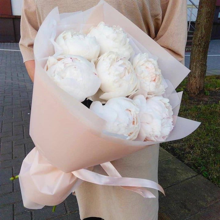 Букет белых пионов в Барнауле
