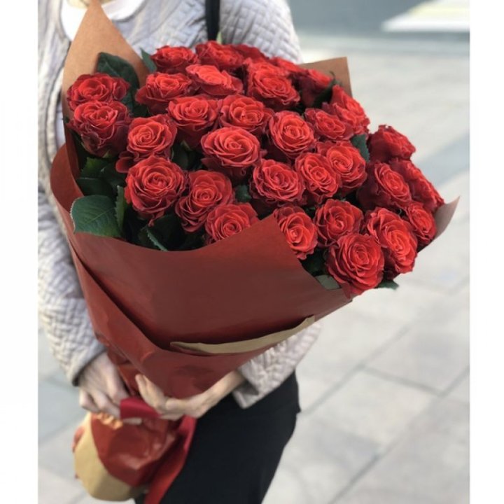 29 высоких роз  в Барнауле