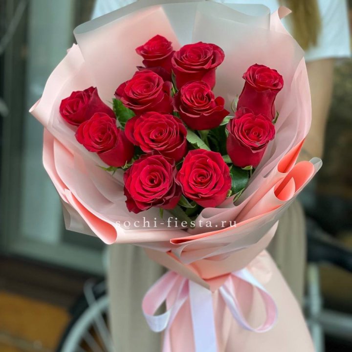 Букет красных роз "Мадам ред" в Барнауле