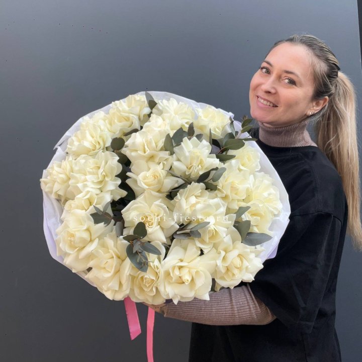 25 Белых французских роз Вайт найс в Барнауле