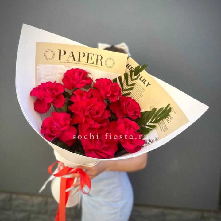 9 Красных французских роз Чико в Барнауле