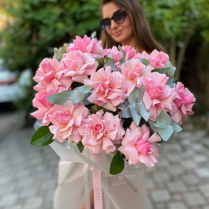 17 Розовых  французских роз в Барнауле