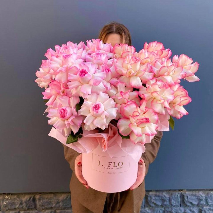 25 Французских роз микс в боксе в Барнауле