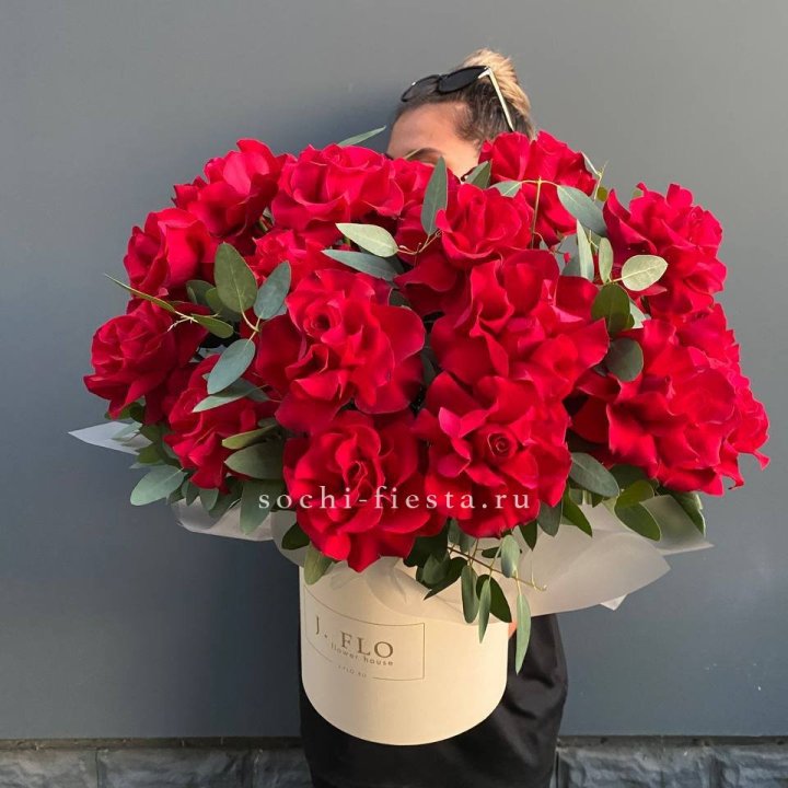 25 Французских красных роз в коробке в Барнауле