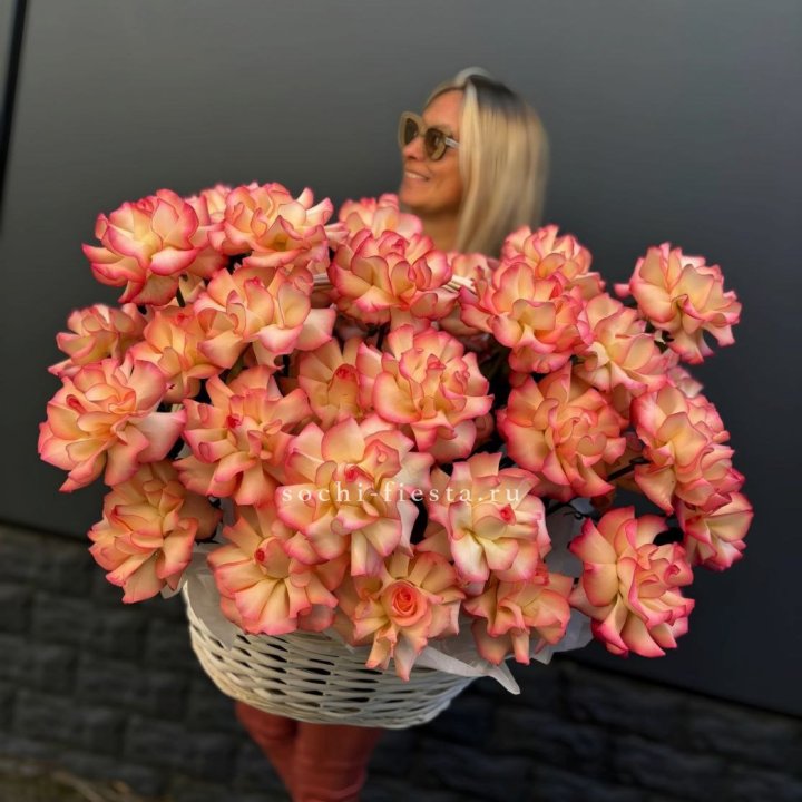 45 французских роз Джумилия в корзине в Барнауле