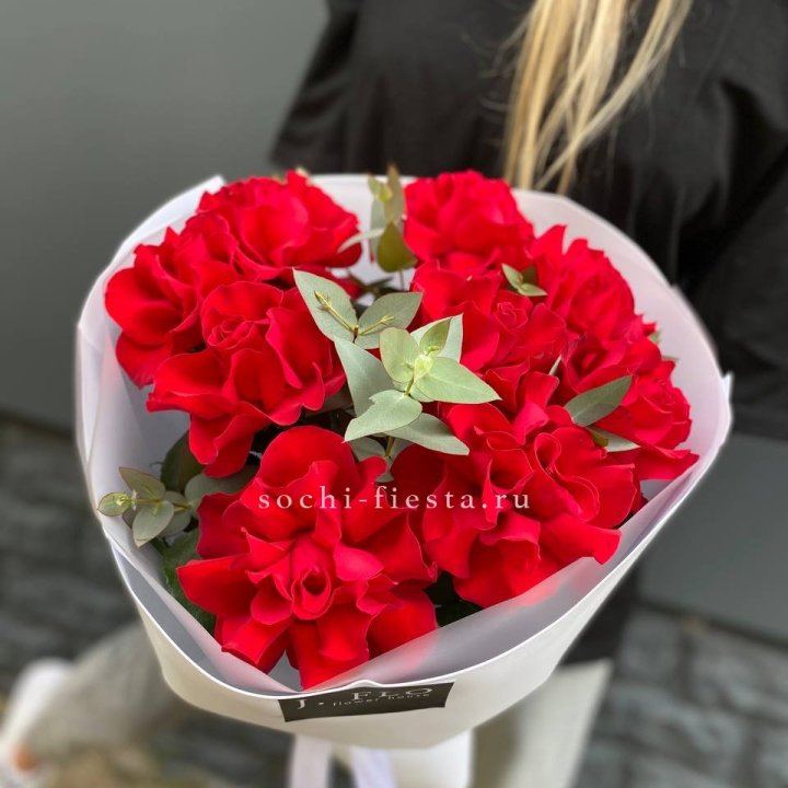 9 Красных французских роз в Барнауле