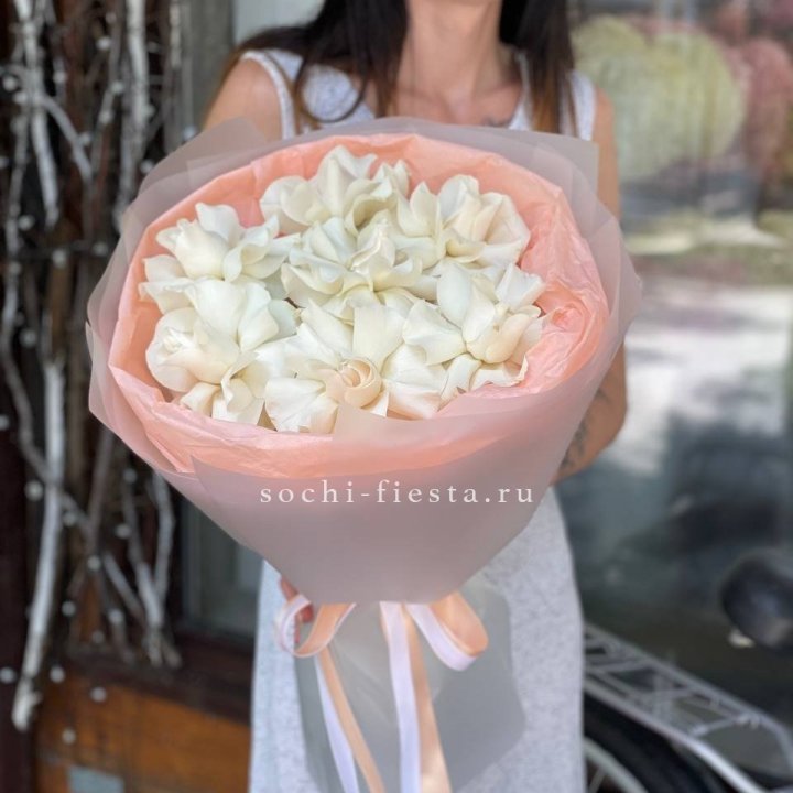 7 Белых французских роз в Барнауле