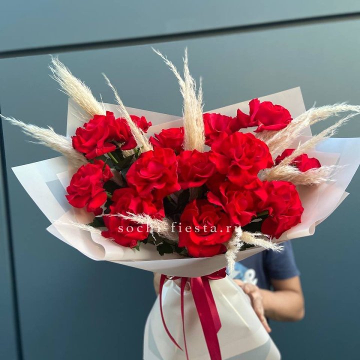 15 Красных французских розы в Барнауле