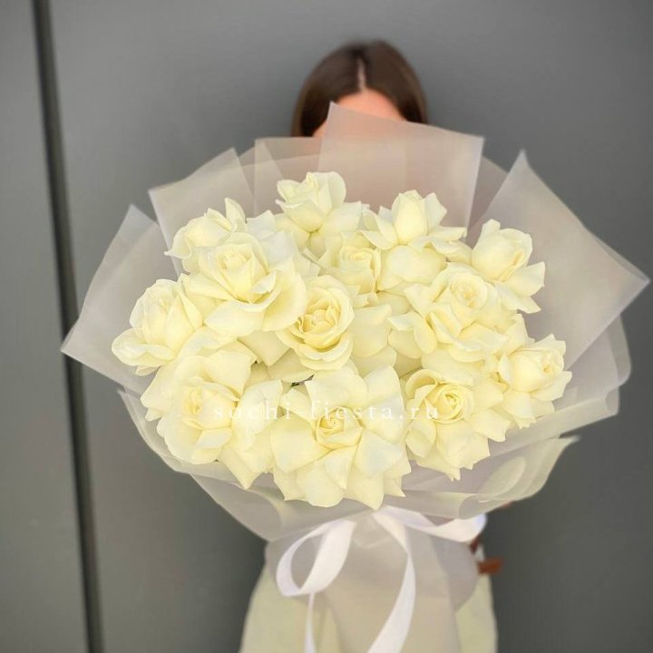 13 белых роз в Барнауле