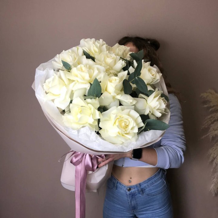 11 Белых французских роз "Вайт найс" в Барнауле