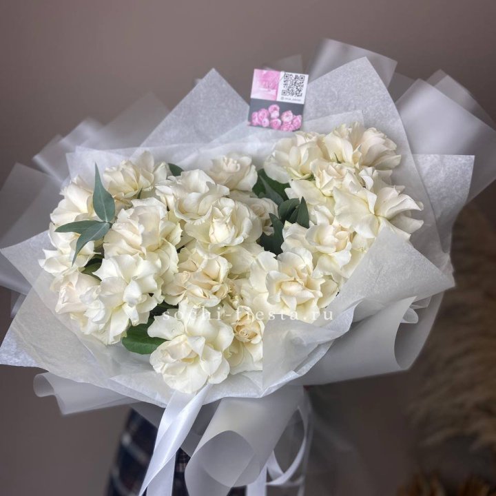 21 французских роз с эвкалиптом в Барнауле